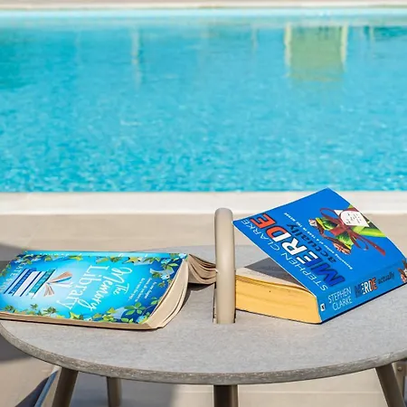 Niki With Swimming Pool * Annináta