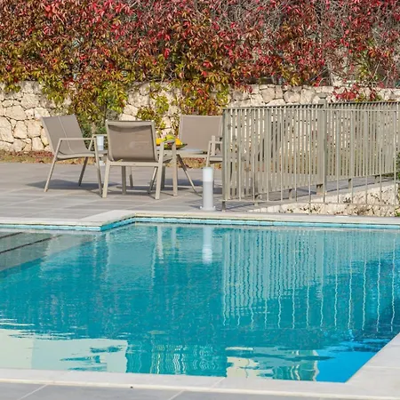 Niki With Swimming Pool * Annináta