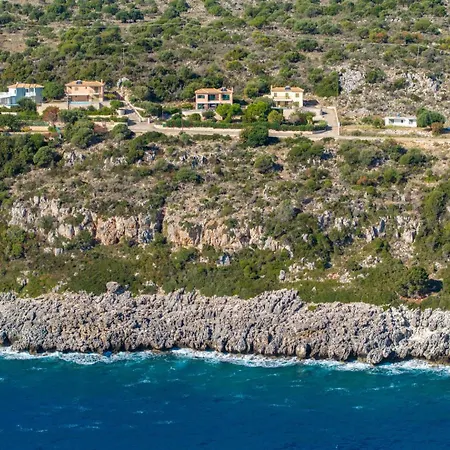 فيلة Niki With Swimming Pool