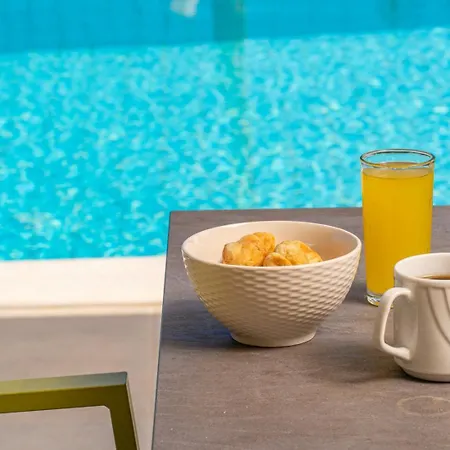 فيلة Niki With Swimming Pool *