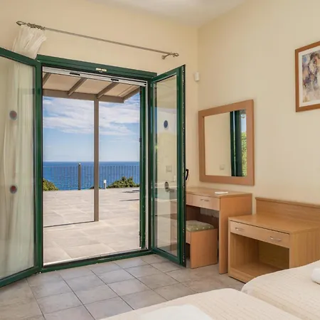 فيلة Niki With Swimming Pool Annináta