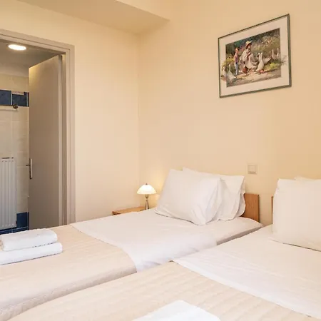 Niki With Swimming Pool فيلة Annináta