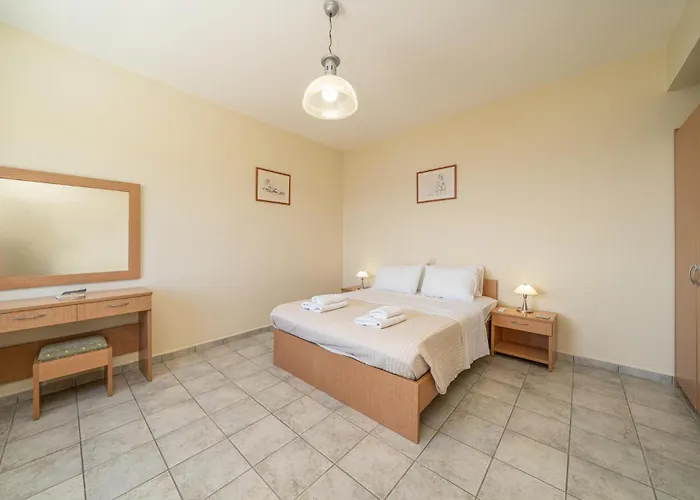 Niki With Swimming Pool Anináta