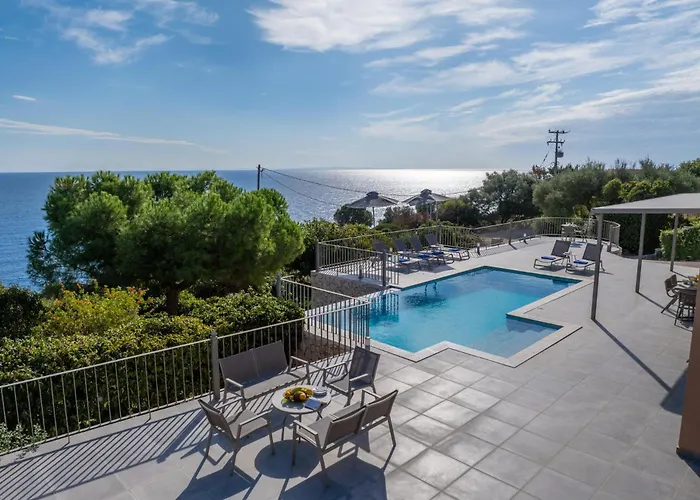 Niki With Swimming Pool Anináta